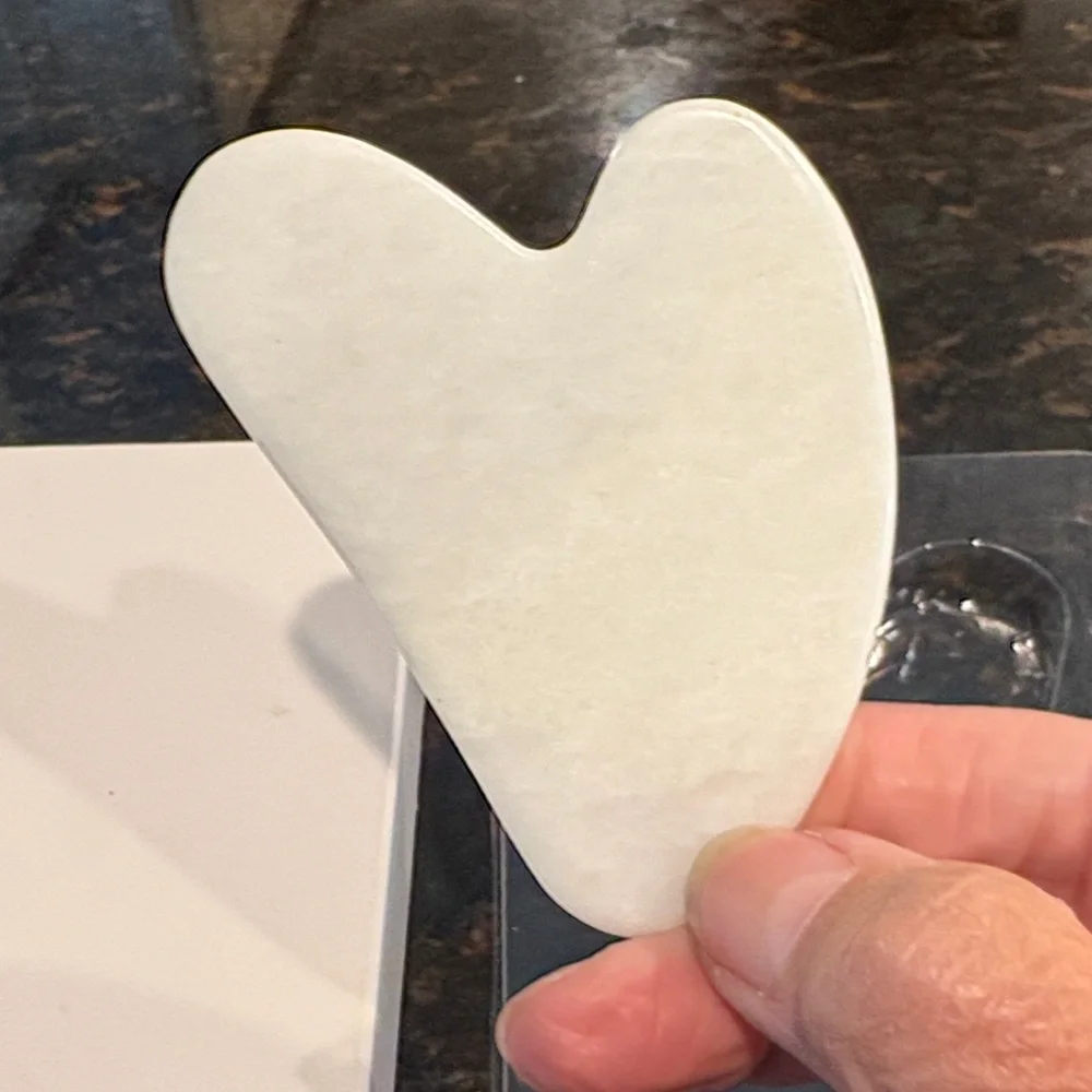 New Quartz Heart-Shaped Gua Sha Facial Tool